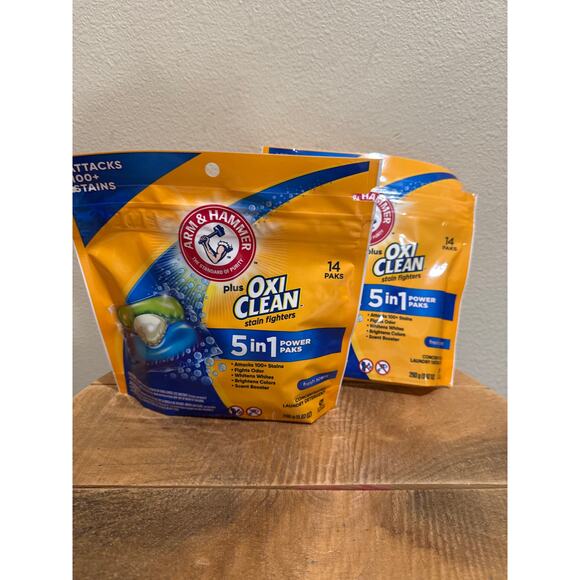 Arm & Hammer Laundry Detergent Paks - Picture 1 of 3